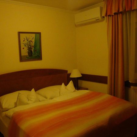 Fortuna Villa Heviz Room photo